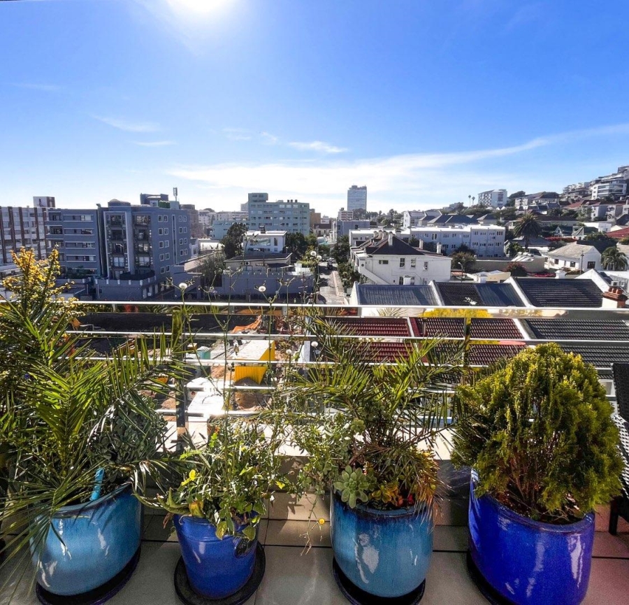 1 Bedroom Property for Sale in Sea Point Western Cape